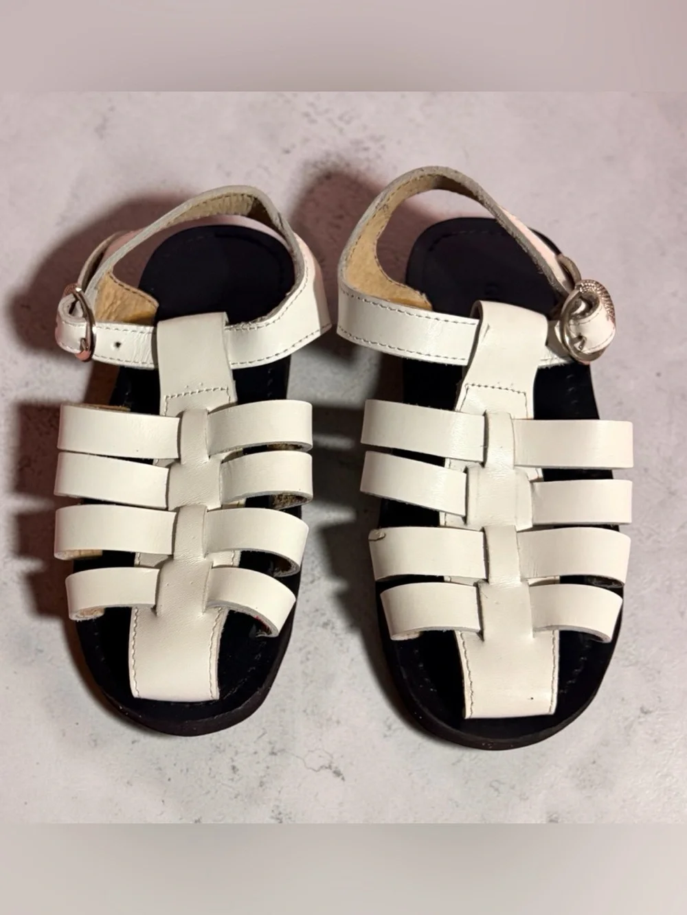 Gontol Style white leather